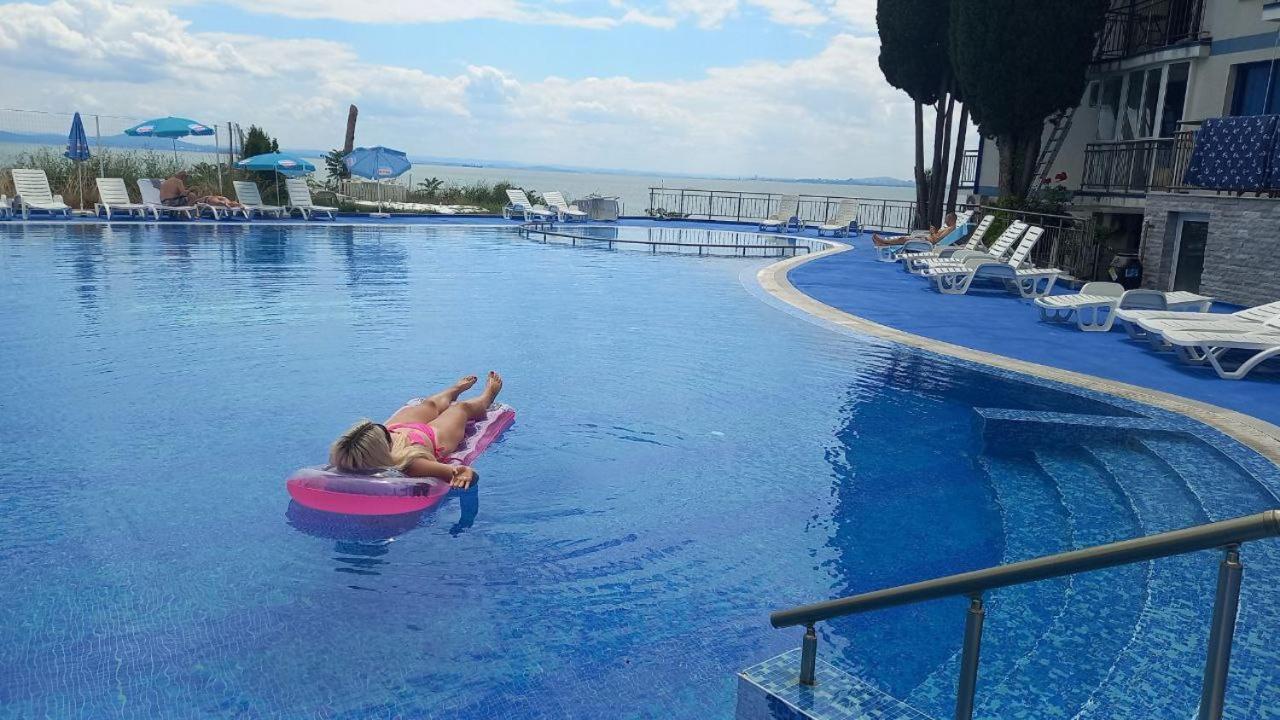 Direkt Am Pool Apartment